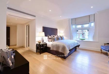 A luxurious two bedroom apartment situated within a stunning Grade II listed building in Mayfair. - Photo 3