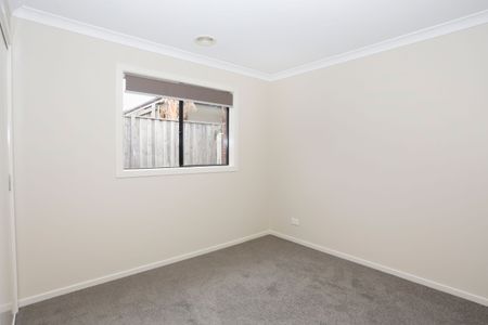 Spacious 3-Bedroom Home in Mernda - Photo 5