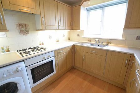 2 bedroom flat to rent - Photo 5