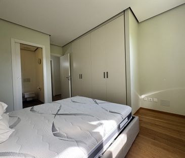 AFFITTASI 2.5 CON GIARDINO PISCINA E VISTA LAGO A BISSONE - Photo 5