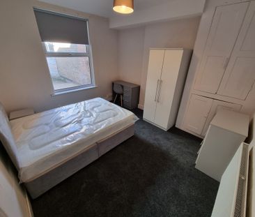 4 Bed Student Accommodation - Photo 4