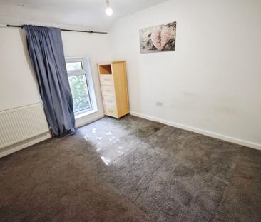 3 bedroom end of terrace house to rent - Photo 3