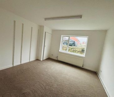 4 bedroom detached house to rent - Photo 4