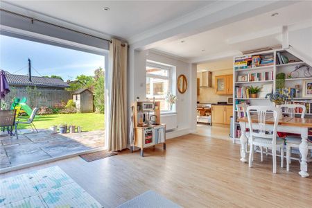 3 bedroom link detached house to rent - Photo 4