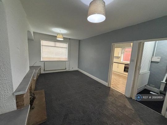 3 bedroom semi-detached house to rent - Photo 1