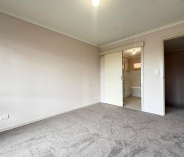 1 Scarborough Square, Mont Albert North - Photo 4