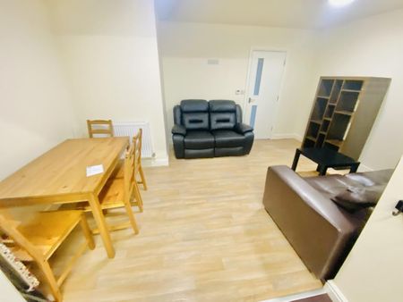 6 bedroom terraced house to rent - Photo 3