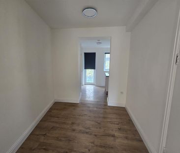 Woodhouse Avenue, Perivale, Greenford UB6, London - Photo 5