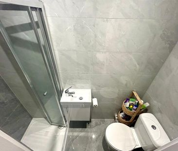 Burgoyne Road, Sunbury-On-Thames TW16, London - Photo 1