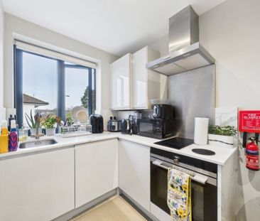 Long Lane, Staines-upon-Thames, Surrey,TW19 - Photo 1