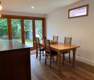 Stylish Mountain Cottage - Photo 4