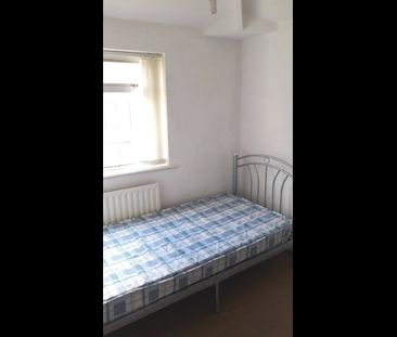 3 Bed Semi-Detached House, Richmond Avenue, LS6 - Photo 4