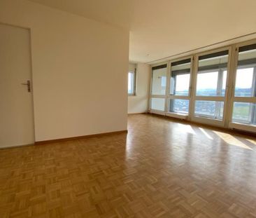 "Grossräumige, helle Wohnung mit Balkon und herrlicher Aussicht" - Photo 2