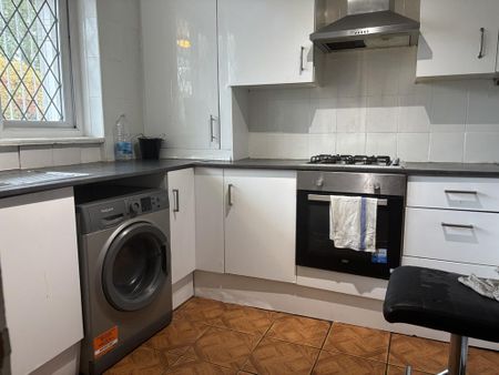 House share to rent - Photo 3