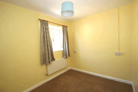 3 bedroom semi-detached bungalow to rent - Photo 2