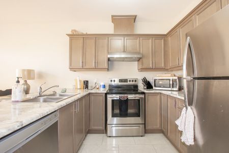 **STUNNING** 3 Bedroom Townhouse in St. Catharines!! - Photo 5