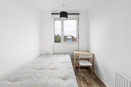 4 bedroom flat to rent - Photo 3