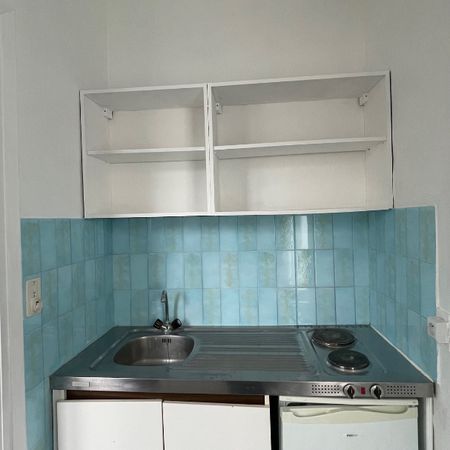 STUDIO - RUE AMIRAL LINOIS - 23 m² - Photo 3