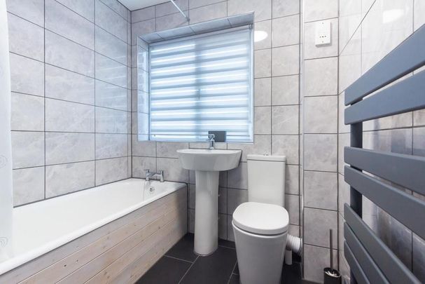 3 bedroom property to rent - Photo 1