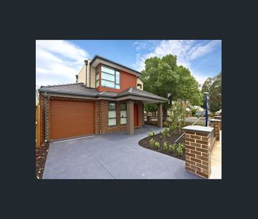 Executive living at its best, with a location to match. - Photo 4