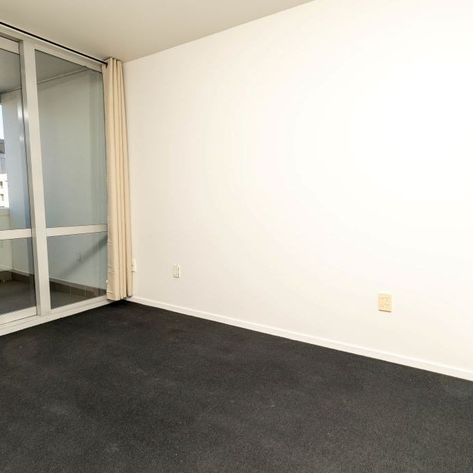 Sunny One Bedroom Apartment with Large Balcony - Photo 1