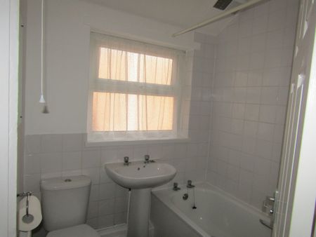 4 bed Terraced - To Let - Photo 5