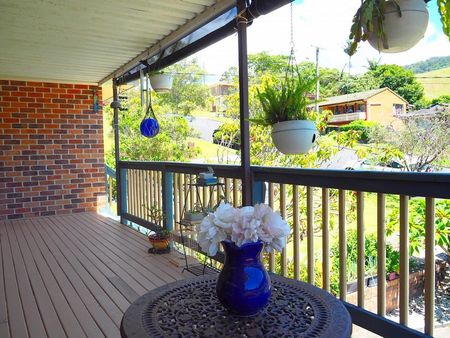 Coffs Harbour, 62 Vera Drive - Photo 2