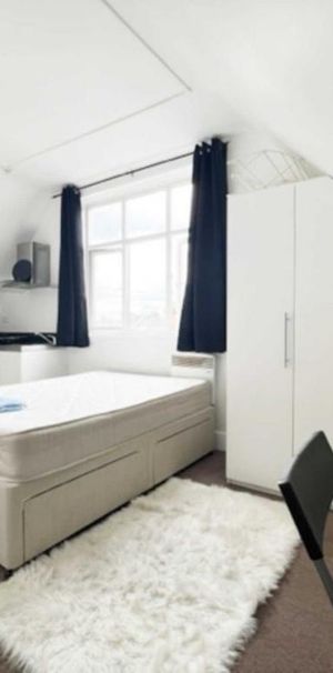 Studio to rent - Photo 1