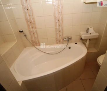 Pěkný byt 2+1 ve třetím patře cihlového domu v Karlových Varech Ryb... - Photo 5