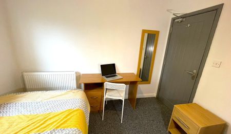 Smart, quiet room, Close to Town Centre - Photo 2