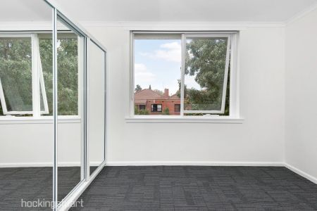 2 Bedroom Apartment - Photo 2