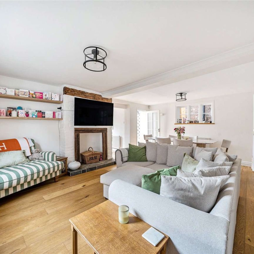 A well presented character home in the charming village of Brasted. - Photo 1