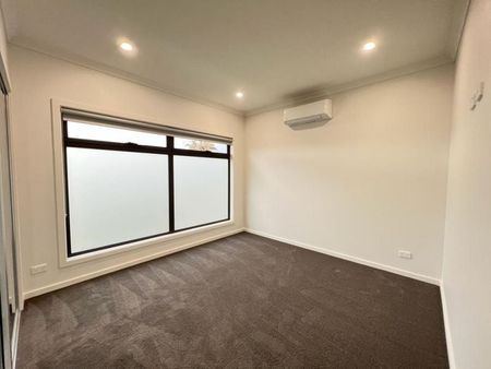 Dream Home in this Stunningly built Townhouse! - Photo 4