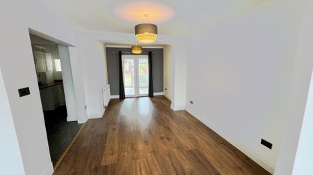 4 bedroom terraced house to rent - Photo 4