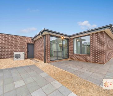 Luxury Living at Its Finest - 8/6 Blake Court, Truganina! - Photo 3