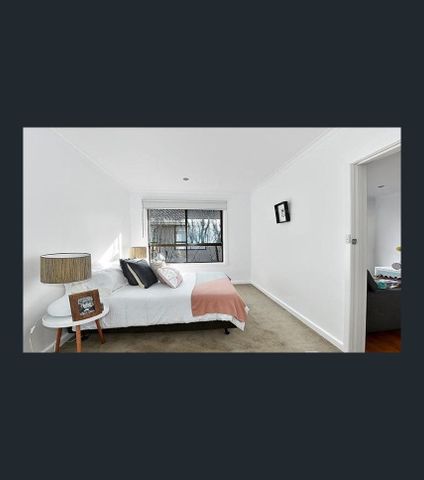 Spacious One Bedroom Apartment with Carpark - Photo 4