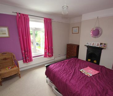 York Road, Byfleet, Surrey, KT14 - Photo 3