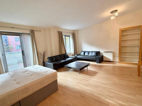 1 bedroom in a flat share to rent - Photo 1