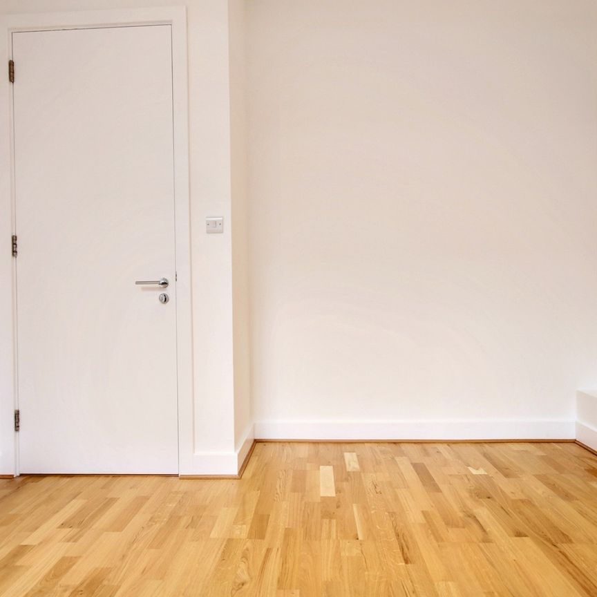 2 Bed Flat, White Church Passage, E1 - Photo 1