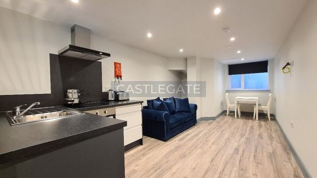 1 bedroom in a flat share to rent - Photo 1