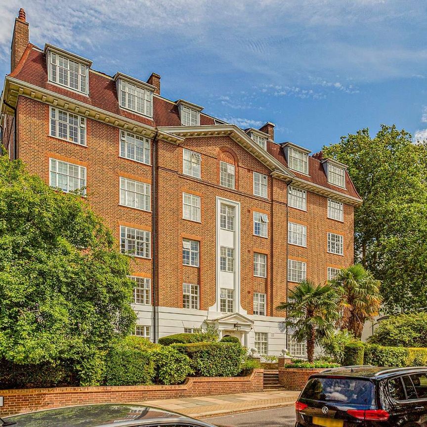 A fabulous three bedroom apartment with wonderful views over the picturesque Petersham Meadows and allocated underground parking - Photo 1