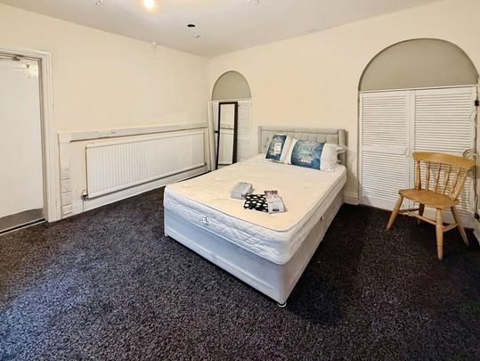 5 bedroom semi-detached house to rent - Photo 1