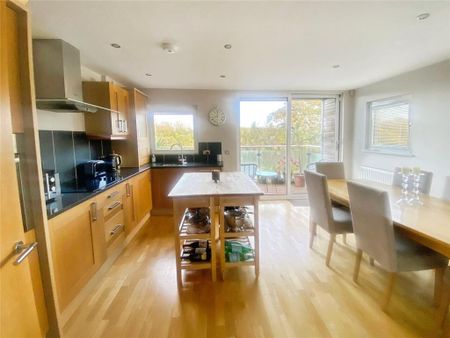 4 bedroom semi-detached house to rent - Photo 5