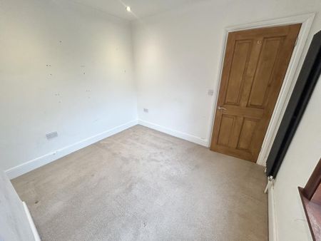 3 bedroom end of terrace house to rent - Photo 3