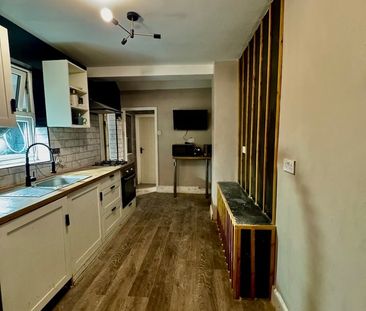 2 Bed Flat, Radstock Road, RG1 - Photo 6