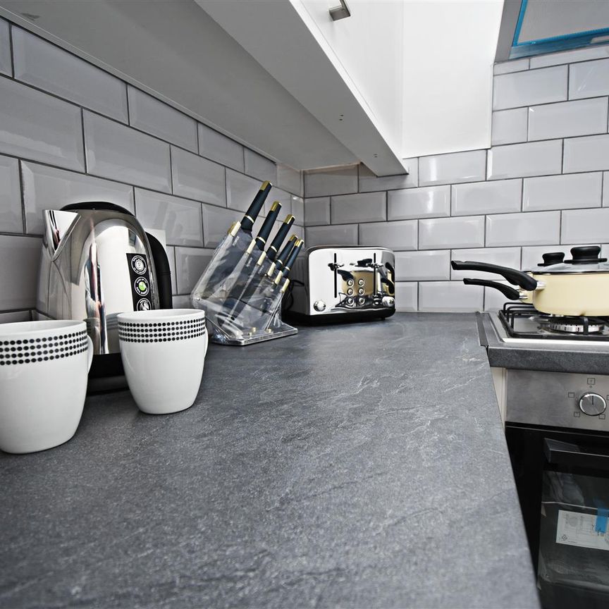 1 bed house share to rent in Queensberry Road, Burnley, BB11 - Photo 1