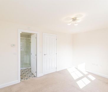 4 bedroom semi-detached house to rent - Photo 4