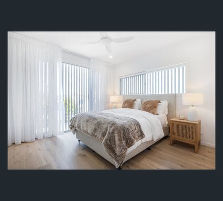 2/50 Dolphin Avenue, Mermaid Beach, Qld 4218 - Photo 1