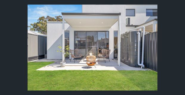 Move-In Ready Family Townhouse in Prime Location - Photo 1