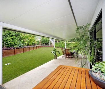 Exceptional Quality Home - Beautiful Gardens - Side Access - Solar - Photo 6